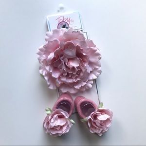 NWT Toby Baby Girl Headband and Booties Set